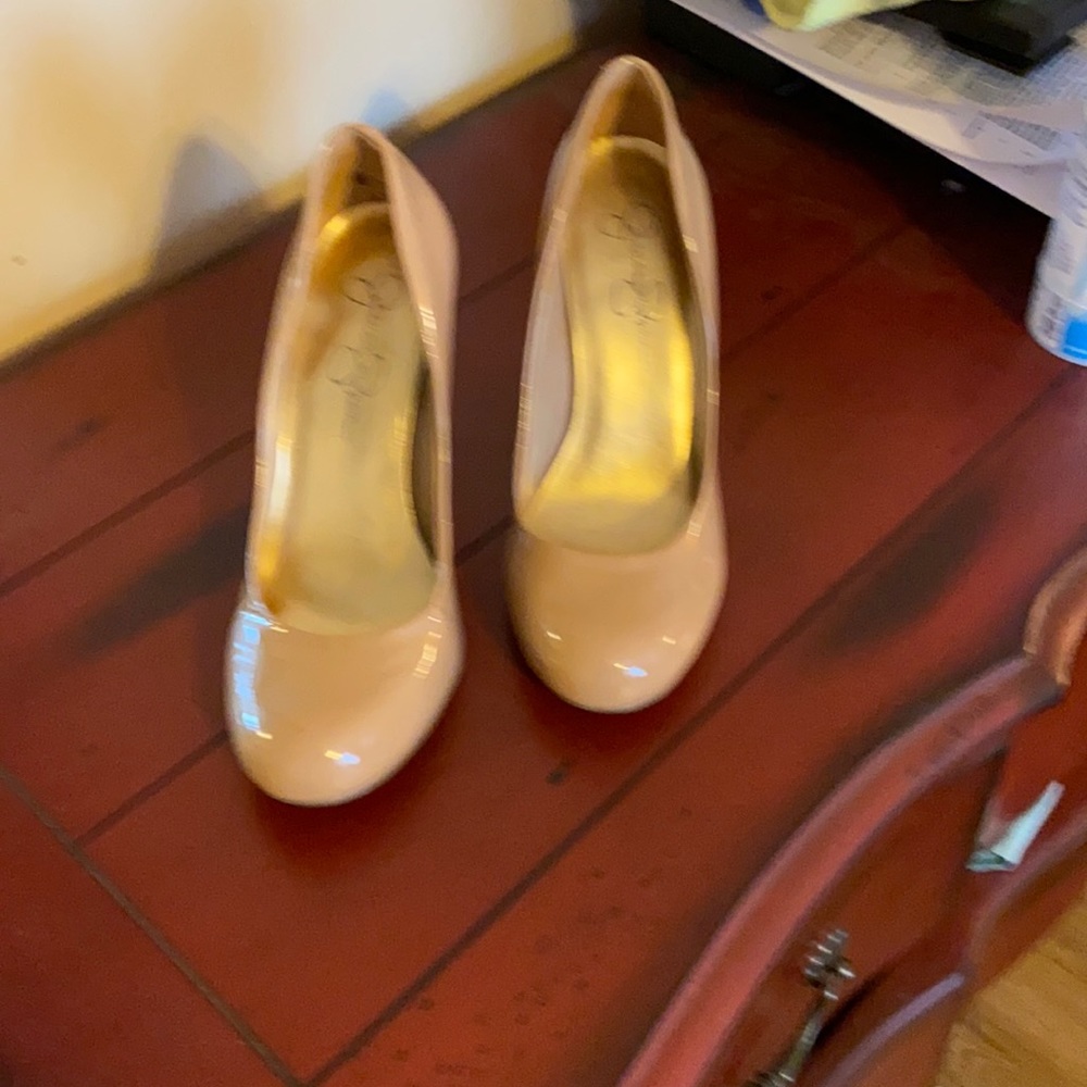 Jessica Simpson nude pumps